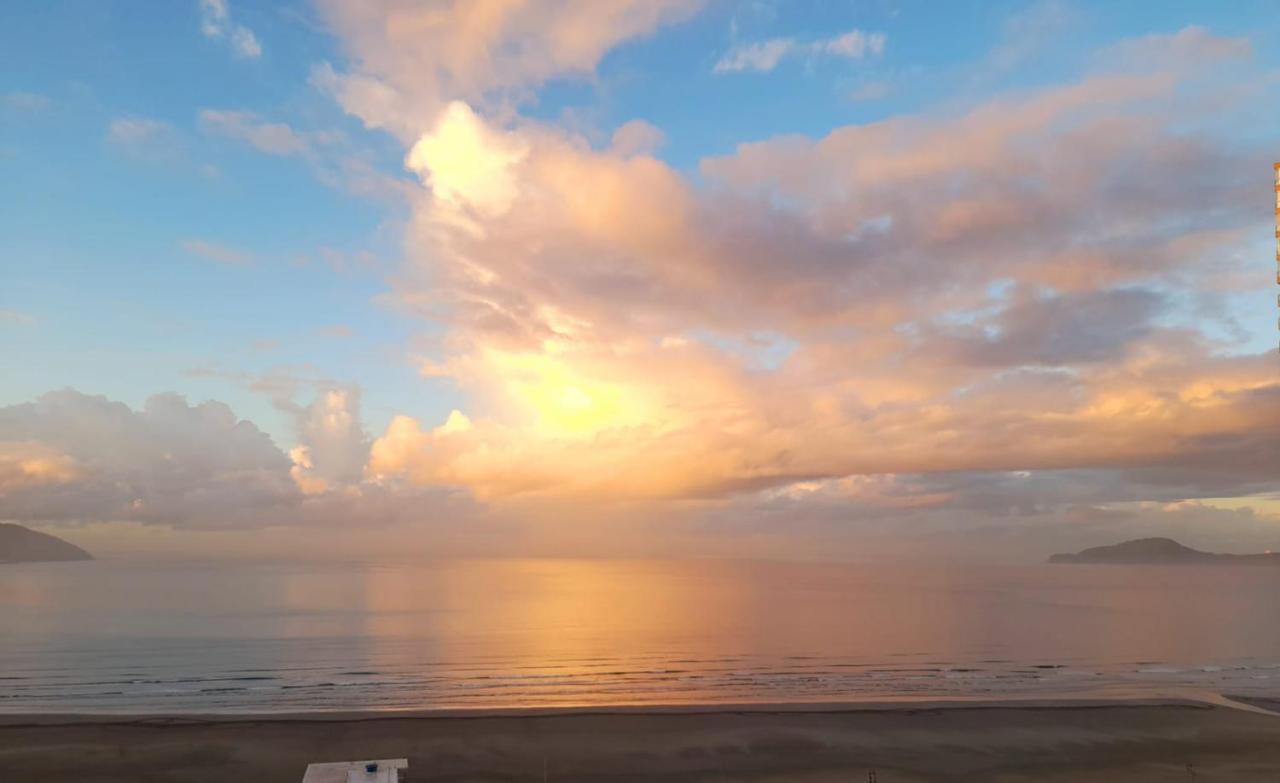 Apto Top Com Vista Pro Mar Em Condominio Completo Em Frente A Praia!